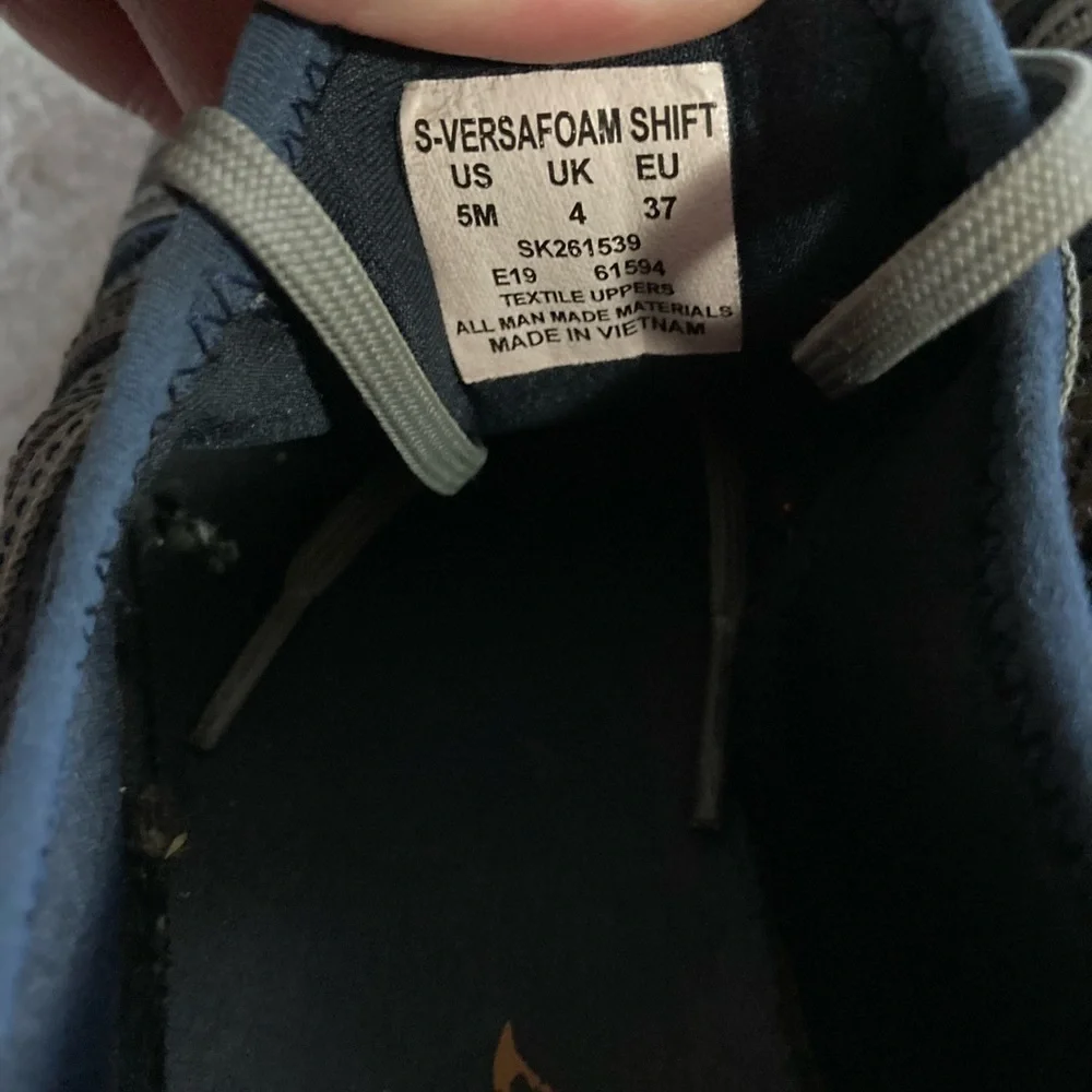Saucony versafoam shift women’s/youth sneakers size 5M